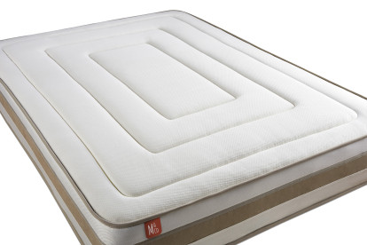 Pack lit complet 140x190 cm - Matelas + Sommier Beige (en kit) + 2 oreillers + Couette - Le Raffiné