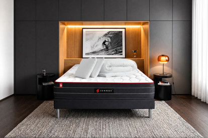 Pack lit complet 160x200 cm - Matelas + Sommier Noir + 2 oreillers + Couette - Boost