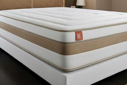 Pack lit complet 140x200 cm - Matelas + Sommier Beige (en kit) + 2 oreillers + Couette - Le Raffiné