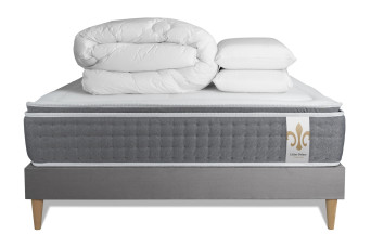 Pack lit complet 140x200 cm - Matelas + Sommier Gris (en kit) + 2 oreillers + Couette - Vingt-Six PLUS Pack lit complet 140x200 cm - Matelas + Sommier Gris (en kit) + 2 oreillers + Couette - Vingt-Six PLUS
