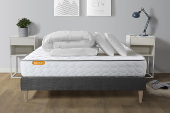 Pack lit complet 180x200 cm - Matelas + Sommier Gris (en kit) + 2 oreillers + Couette - Memo Pack lit complet 180x200 cm - Matelas + Sommier Gris (en kit) + 2 oreillers + Couette - Memo