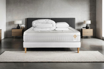 Pack lit complet 160x200 cm - Matelas + Sommier Blanc (en kit) + 2 oreillers + Couette - Vingt-Huit