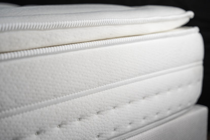 Matelas 140x190 cm Ressorts ensachés et Mémoire de forme - Vingt-Huit PLUS