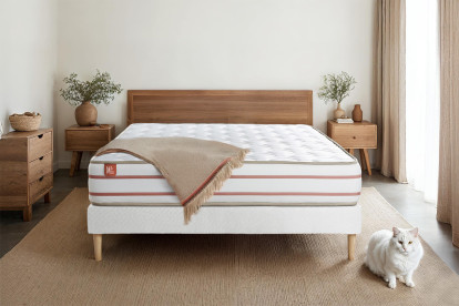 Pack lit complet 140x200 cm - Matelas + Sommier Blanc + 2 oreillers + Couette - Le Doux